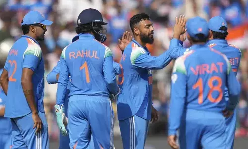 അര്‍ധ സെഞ്ചുറിയുമായി ബെന്‍ ഡക്കറ്റും ജോ റൂട്ടും; 41 റണ്‍സുമായി ലിവിങ്‌സ്റ്റണ്‍; മൂന്ന് വിക്കറ്റ് വീഴ്ത്തി രവീന്ദ്ര ജഡേജ; കട്ടക്കില്‍ മികച്ച് സ്‌കോര്‍ ഉയര്‍ത്തി ഇംഗ്ലണ്ട്; രണ്ടാം ഏകദിനത്തില്‍ ഇന്ത്യക്ക് 305 റണ്‍സ് വിജലക്ഷ്യം