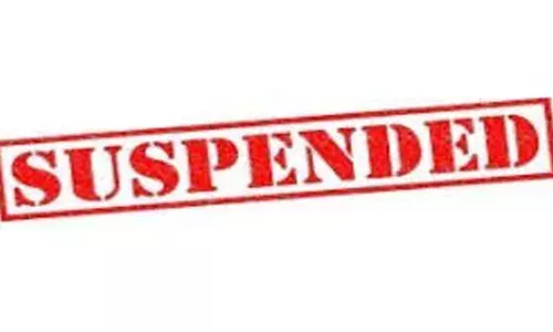 ഓടുന്ന കാറിന്റെ ഡിക്കിയില്‍ ഇരുന്ന് റീല്‍സ് ചിത്രീകരണം; കാര്‍ ഡ്രൈവറുടെ ലൈസന്‍സ് സസ്‌പെന്‍ഡ് ചെയ്തു