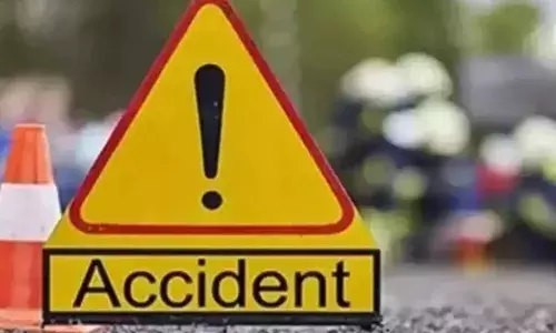 ലോറി ബൈക്കിലിടിച്ച് റോഡിലേക്ക് തെറിച്ച് വീണു; ദേഹത്ത് കൂടെ മറ്റൊരു ലോറി കയറിയിറങ്ങി:  കോഴിക്കോട് യുവാവിന് ദാരുണാന്ത്യം