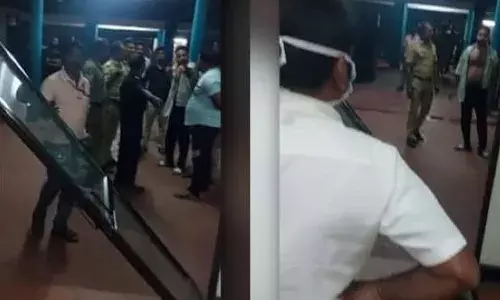 സർക്കാർ ആശുപത്രയിൽ ചേട്ടനും അനിയനും തമ്മിൽ ഏറ്റുമുട്ടൽ; മദ്യലഹരിയിൽ ഉണ്ടായ ആക്രമത്തിൽ ആശുപത്രിയുടെ വാതിൽ ഇളകി വീണു; കേസെടുക്കാതെ പൊലീസ്