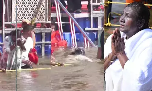 മഹാ കുംഭമേളയില്‍ പങ്കെടുത്ത് രാഷ്ട്രപതി; ത്രിവേണി സംഗമത്തില്‍ സ്‌നാനം ചെയ്തു; സംഗംഘാട്ടിലെ പൂജയിലും പ്രാര്‍ത്ഥനയിലും പങ്കെടുത്ത് ദ്രൗപദി മുര്‍മു