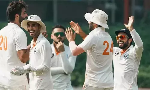 അര്‍ധ സെഞ്ചുറിയുമായി പരസ് ദോഗ്ര; പിന്തുണച്ച് കനയ്യ വധാവന്‍; തകര്‍ച്ചയില്‍ നിന്നും കരകയറിയ ജമ്മു കശ്മീര്‍ പൊരുതുന്നു; മൂന്നാം ദിനം കളി നിര്‍ത്തുമ്പോള്‍ 179 റണ്‍സ് ലീഡ്