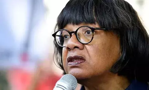 വാട്‌സ് ആപ്പ് ഗ്രൂപ്പ് ചാറ്റ് വിവാദം; ബ്രിട്ടനില്‍ മറ്റൊരു എം പി കൂടി സസ്‌പെന്‍ഷനില്‍