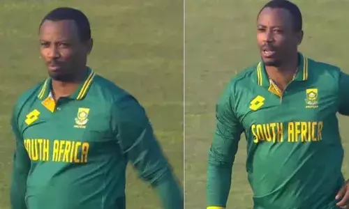 പ്രമുഖ താരങ്ങള്‍ ദക്ഷിണാഫ്രിക്കന്‍ പ്രീമിയര്‍ ലീഗില്‍; ദേശീയ ടീമില്‍ കളിക്കാന്‍ ആവശ്യത്തിന് താരങ്ങളില്ല; പാകിസ്ഥാനിലെ ത്രിരാഷ്ട്ര പരമ്പരയില്‍ ഫീല്‍ഡിങ് പരിശീലകനെ ഗ്രൗണ്ടില്‍ ഇറക്കി പ്രോട്ടീസ് നിര