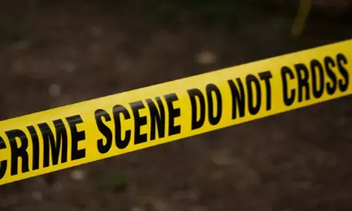 പട്ടാപ്പകൽ യുവതിയെ പെട്രോളൊഴിച്ച് തീകൊളുത്താൻ ശ്രമം; ഭയന്ന് നിലവിളിച്ച് തൊട്ടടുത്ത കടയിൽ ഓടി കയറി; രക്ഷപ്പെട്ടത് തലനാരിഴയ്ക്ക്; കേസെടുക്കും; പോലീസിന് കൃത്യമായ മൊഴി നൽകി