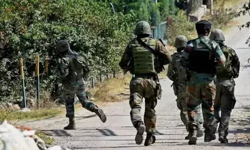 ജമ്മു-കശ്മീരില്‍ ഭീകരരുടെ ബോംബാക്രമണത്തില്‍ രണ്ടുസൈനികര്‍ക്ക് വീരമൃത്യു; വിദൂര നിയന്ത്രിത സ്‌ഫോടക വസ്തു ഉപയോഗിച്ചുള്ള ആക്രമണം നിയന്ത്രണ രേഖയ്ക്ക് സമീപം; സൈനികരുടെ പരമമായ ത്യാഗത്തെ സല്യൂട്ട് ചെയ്ത് വൈറ്റ് നൈറ്റ് കോര്‍പ്‌സ്