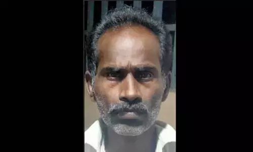 കൈയിലെ കവറില്‍ കുത്ത് ഉളിയുമായി നിന്നത് പെരിയ മോഷ്ടാവ്; പൊലീസ് ഓടിച്ചിട്ടു പിടികൂടിയപ്പോള്‍ കുറ്റസമ്മതം; തമിഴ്നാട് സ്വദേശിയെ അറസ്റ്റ് ചെയ്ത് കീഴ്വായ്പ്പൂര്‍ പോലീസ്