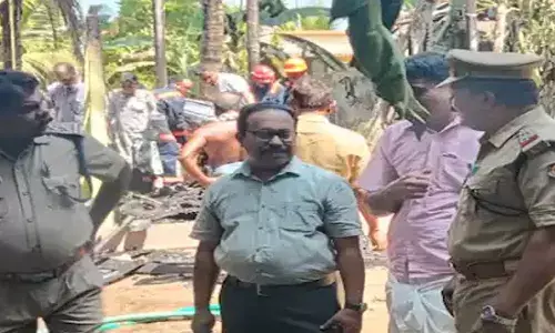 ചൂട് കൂടിയതിനെ തുടര്‍ന്ന് ഗ്യാസ് സിലണ്ടര്‍ പൊട്ടിത്തെറിച്ച് അപകടം;തീ പടര്‍ന്ന് വീട് പൂര്‍ണമായും കത്തി നശിച്ചു: വന്‍ ദുരന്തം ഒഴിവായത് വീട്ടുകാര്‍ പുറത്ത് പോയതിനാല്‍