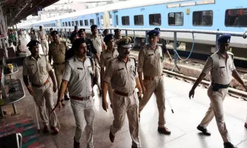 തീവണ്ടി യാത്രയ്ക്കിടെ പോലിസ് ഉദ്യോഗസ്ഥയുടെ സ്വര്‍ണമാല നഷ്ടമായി; ഫോണ്‍ വിളിയിലൂടെ കണ്ടെത്തി നല്‍കി റെയില്‍വേ പോലിസ്