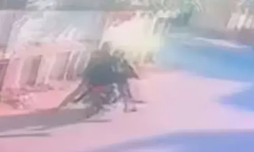 ഗ്വാളിയറിൽ മുളകുപൊടിയെറിഞ്ഞ് ആറ് വയസുകാരനെ തട്ടിക്കൊണ്ടുപോയി; സംഭവം പതിവുപോലെ അമ്മക്കൊപ്പം സ്കൂൾബസ് കാത്തുനിൽക്കവേ; അന്വേഷണം ഊർജിതമാക്കി പോലീസ്