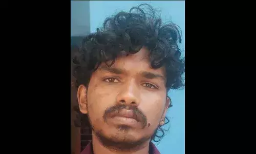 ഉത്സവത്തിന് കവിളില്‍ ശൂലം തറയ്ക്കുന്നത് കാണിക്കാമെന്ന് പറഞ്ഞ് വിളിച്ചു വരുത്തിയ പെണ്‍കുട്ടിയുമായി നാടുവിട്ടു; റെയില്‍വേ പോലീസ് ട്രെയിനില്‍ വച്ച് പിടികൂടി; യുവാവിനെ അറസ്റ്റ് ചെയ്ത് റാന്നി പെരുനാട് പോലീസ്