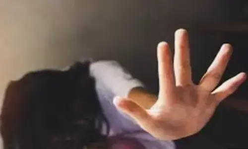 വീട്ടിൽ ആരുമില്ലാത്ത സമയം പെൺകുട്ടിയെ പീഡിപ്പിച്ചു; പുറത്തുപറഞ്ഞാൽ കൊല്ലുമെന്നും ഭീഷണി; കുളത്തൂപ്പുഴയില്‍ പതിനഞ്ചുകാരിയെ പീഡിപ്പിച്ച അച്ഛന്‍ അറസ്റ്റില്‍