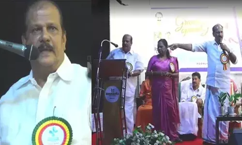 ഇവിടെ ആവശ്യമുള്ള കാര്യം പറഞ്ഞാല്‍ മതി; എല്ലായിടത്തും വര്‍ത്തമാനം പറയുന്ന പോലെ ഇവിടെ പറയരുതെന്ന് സെബാസ്റ്റ്യന്‍ കുളത്തുങ്കല്‍; പറയേണ്ടത് പറഞ്ഞിട്ടേ പോകുവെന്ന് പി സി ജോര്‍ജ്; പൊതുവേദിയില്‍ കൊമ്പുകോര്‍ത്ത് എംഎല്‍എയും മുന്‍എംഎല്‍എയും; അനുനയിപ്പിച്ച് സംഘാടകര്‍