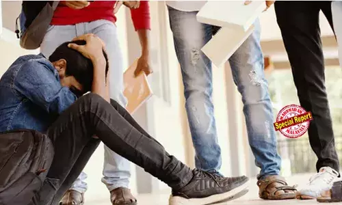 ബഹുമാനിച്ചില്ല, നോട്ടം ശരിയല്ല; പ്ലസ് വണ്‍ വിദ്യാര്‍ത്ഥിയെ ചവുട്ടി വിഴ്ത്തി, ഇടതു കൈയ്യിന്റെ എല്ല് തകര്‍ത്തു; കൊളവല്ലൂര്‍ സ്‌കൂളിലെ റാഗിങ്ങില്‍ അഞ്ച് സീനിയര്‍ വിദ്യാര്‍ത്ഥികള്‍ക്കെതിരെ കേസ്