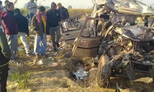 പ്രയാഗ്‌രാജില്‍ കാറും ബസും കൂട്ടിയിച്ച് അപകടം; പത്ത് മരണം; 19 പേര്‍ക്ക് പരിക്ക്; അപകടത്തില്‍പെട്ടത് മഹാകുംഭമേളയില്‍ പങ്കെടുക്കാന്‍ പോയ തീര്‍ഥാടകരുടെ വാഹനം