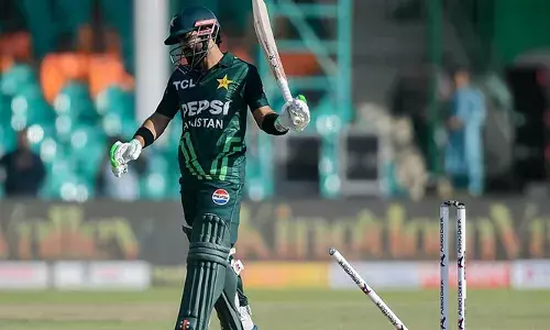 സ്വന്തം മണ്ണില്‍ പാകിസ്ഥാന് കനത്ത തിരിച്ചടി; ത്രിരാഷ്ട്ര പരമ്പരയില്‍ ടീമിന് ദയനീയ തോല്‍വി; അഞ്ച് വിക്കറ്റ് ജയവുമായി ന്യൂസിലന്‍ഡ് ത്രിരാഷ്ട്ര പരമ്പര ജേതാക്കള്‍