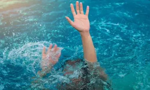 പുളിങ്കുടി ബീച്ചിൽ കുളിക്കാനിറങ്ങി; പിന്നാലെ ശക്തമായ തിരമാലയിൽ കുടുങ്ങി അമേരിക്കൻ വിദേശ വനിത മുങ്ങി മരിച്ചു; രക്ഷിക്കാനിറങ്ങിയ വിദേശ പൗരൻ അതീവ ഗുരുതരാവസ്ഥയിൽ