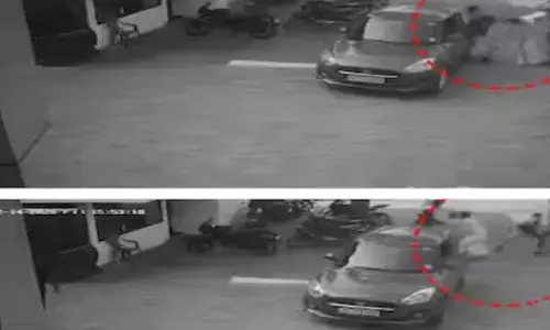 അടിച്ചുപൂസായി നിന്ന് തർക്കവും ബഹളവും; ബാർ പരിസരത്ത് കൂട്ടത്തല്ല്; തടിക്കഷ്ണവും ഹെൽമറ്റും ഉപയോ​ഗിച്ച് യുവാക്കളെ അടിച്ചുനുറുക്കി; ഓച്ചിറയിൽ മൂന്ന് പേർ അറസ്റ്റിൽ