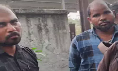 റെയിൽവേ സ്റ്റേഷൻ പരിസരത്ത് മിന്നൽ പരിശോധന; സംശയം തോന്നി ചെക്ക് ചെയ്തപ്പോൾ കണ്ടെത്തിയത് 22 കിലോ കഞ്ചാവ്; കൈയ്യോടെ പൊക്കി എക്സൈസ്; രണ്ടുപേർ പിടിയിൽ