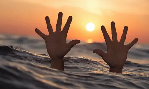 കടലില്‍ കുളിക്കാനിറങ്ങിയ വിദേശ വനിത മുങ്ങി മരിച്ചു; രക്ഷിക്കാനിറങ്ങിയ വിദേശ പൗരന്‍ ഗുരുതരാവസ്ഥയില്‍