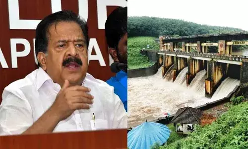 സര്‍ക്കാറിന്റെ വക സര്‍ക്കാറിന് തന്നെ വിറ്റ് കാര്‍ബോറാണ്ടം കമ്പനി കോടികളുണ്ടാക്കുന്നു; പകല്‍ക്കൊള്ളയാണ് ഇപ്പോള്‍ നടക്കുന്നത്;  പിണറായി വിജയനും മന്ത്രി കൃഷ്ണന്‍കുട്ടിയും വൈദ്യുതി ബോര്‍ഡും ഈ പകല്‍ക്കൊള്ളക്ക് കൂട്ടുനില്‍ക്കുന്നു; ആരോപണം ആവര്‍ത്തിച്ച് ചെന്നിത്തല