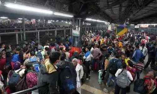 തിരക്കു നിയന്ത്രിക്കാന്‍ റെയില്‍വേ പൊലീസിനു പുറമേ ഡല്‍ഹി പൊലീസും; ഉച്ചതിരിഞ്ഞ് നാലു മുതല്‍ രാത്രി 11 വരെ പ്ലാറ്റ്‌ഫോം ടിക്കറ്റ് നല്‍കില്ല: ന്യൂഡല്‍ഹി റെയില്‍വേ സ്റ്റേഷനില്‍ സുരക്ഷ കൂട്ടി