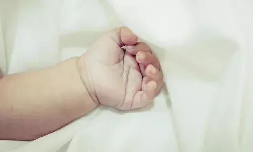 രൂപമാറ്റത്തോടെയുള്ള ജനനം;  ആലപ്പുഴയിലെ കുഞ്ഞിനെ തീവ്രപരിചരണ വിഭാഗത്തില്‍ പ്രവേശിപ്പിച്ചിട്ട് ഒരു മാസം: ജോലിക്ക് പോലും പോവാനാവാതെ ദുരിതത്തിലായി മാതാപിതാക്കള്‍