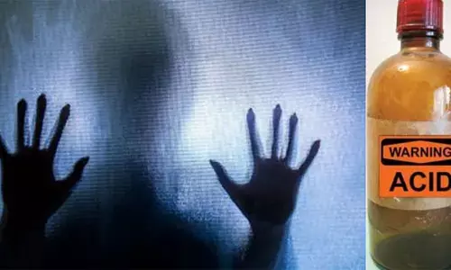 ഒരുമിച്ചിരുന്ന് മദ്യപിച്ചപ്പോള്‍ വാക്കു തര്‍ക്കം: യുവാവിന് നേരെ അമ്മാവന്റെ ആസിഡ് പ്രയോഗം; ഗുരുതര പൊള്ളല്‍