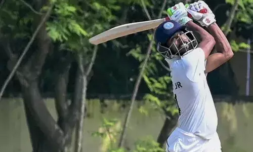 മൂന്നാം ദിനം തൊട്ട് പിച്ച് സ്പിന്നര്‍മാരെ തുണയ്ക്കുമെന്ന് കണക്കുകൂട്ടല്‍; സെമിയില്‍ ഗുജറാത്തിനെതിരെ ഒന്നാം ഇന്നിംഗ്‌സ് ലീഡ് ലക്ഷ്യമിട്ട് കേരളം;  സെഞ്ചുറിയുമായി അസ്ഹറുദ്ദീന്‍; കൂട്ടിന് സല്‍മാന്‍ നിസാറും; രണ്ടാം ദിനം കേരളം മികച്ച നിലയില്‍