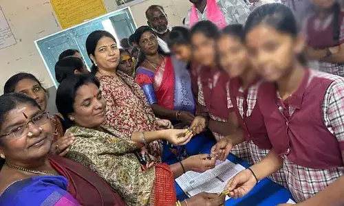 സ്‌കൂളില്‍ കെ.സി.ആറിന്റെ ജന്മദിനാഘോഷം; തെലങ്കാനയില്‍ അധ്യാപികക്ക് സസ്പെന്‍ഷന്‍