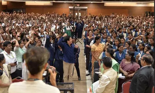 വിദ്യാര്ത്ഥികളില് സാമ്പത്തിക സാക്ഷരതയുടെ അവബോധമുണര്ത്തി മുതുകാടിന്റെ മാജിക് വിദ്യാര്ത്ഥികളില് സാമ്പത്തിക സാക്ഷരതയുടെ അവബോധമുണര്ത്തി മുതുകാടിന്റെ മാജിക്