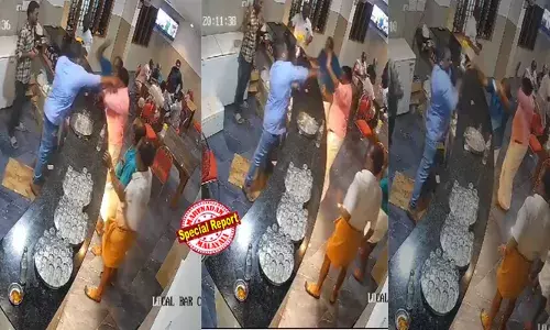 കൗണ്ടറില്‍ നിന്ന് വാങ്ങിയ മദ്യത്തിന്റെ അളവ് കുറവാണല്ലോ എന്ന് പറഞ്ഞുപോയി; ഉടന്‍ വന്നു കൗണ്ടറില്‍ നിന്ന് മുഖത്തടി; ഒപ്പം തുരുതുരാ കുപ്പി ഗ്ലാസുകളും പറന്നുവന്നു; ഏറിഞ്ഞ് ഒരാളെ വീഴ്ത്തി; കുറവിലങ്ങാട് ബാറിന്റെ ഉദ്ഘാടന ദിവസം തന്നെ സംഘര്‍ഷം; ജീവനക്കാരന്‍ അറസ്റ്റില്‍