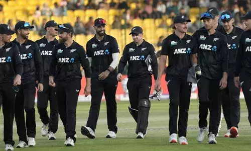 മുന്‍ നിര തകര്‍ന്നു; വാലറ്റത്തിന്റെ ചെറുത്ത് നില്‍പ്പും ഫലം കണ്ടില്ല; ഉദ്ഘാടന മത്സരം ഗംഭീരമാക്കി ന്യൂസിലന്‍ഡ്; പാകിസ്ഥാനെ 60 റണ്‍സിന് തോല്‍പ്പിച്ച് കിവീസ്; ജയത്തോടെ ചാമ്പ്യന്‍സ് ട്രോഫിയിലേക്കുള്ള വരവറിയിച്ച് ടീം