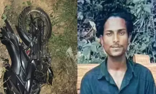 വാളാട് കാറും ബൈക്കും തമ്മിൽ കൂട്ടിയിടിച്ച് യുവാവിന് ദാരുണാന്ത്യം; ഒരാൾക്ക് ഗുരുതര പരിക്ക്; അപകടം കണ്ടിട്ടും മൈൻഡ് ചെയ്യാതെ പോലീസ്; വ്യാപക പ്രതിഷേധം