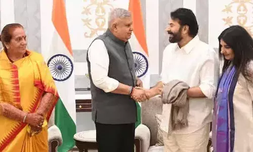 ന്യൂഡല്‍ഹിക്കുശേഷം ഷൂട്ടിങ്ങിനായി മമ്മൂട്ടി രാജ്യതലസ്ഥാനത്ത്; ഉപരാഷ്ട്രപതിയുമായി കൂടിക്കാഴ്ച നടത്തി; മെഗാ സ്റ്റാറിന് കൈകൊടുത്ത് ജഗ്ദീപ് ധന്‍കര്‍; ഭാര്യ സുല്‍ഫത്തും ജോണ്‍ ബ്രിട്ടാസ് എംപിയും ഒപ്പം