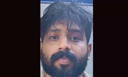 ഭിന്നശേഷിക്കാരിയെ പാട്ടിലാക്കി പീഡനം, തട്ടിയെടുത്തത് 25 ലക്ഷം; ബാങ്ക് താല്‍ക്കാലിക ജീവനക്കാരന്‍ അറസ്റ്റില്‍