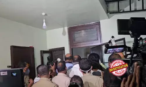 കാക്കനാട് താമസിക്കാന്‍ എത്തിയിട്ട് ഒന്നരവര്‍ഷം; അയല്‍ക്കാരുമായോ നാട്ടുകാരുമായോ അധികം അടുപ്പം കാട്ടാത്ത കുടുംബം; മനീഷ് വിജയയെ ചില പ്രശ്‌നങ്ങള്‍ അലട്ടിയിരുന്നതായി സൂചന; കസ്റ്റംസ് അഡീ. കമ്മീഷണറുടെ ക്വാര്‍ട്ടേഴ്‌സില്‍ കണ്ടെത്തിയത് മനീഷിന്റെയും അമ്മയുടെയും സഹോദരിയുടെയും മൃതദേഹങ്ങള്‍