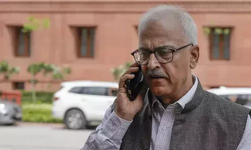 200 എകെ 47 തോക്കുകളുള്‍പ്പടെ കാണാതായത് 5,682 ആയുധങ്ങള്‍; കൊള്ളയടിച്ചതും നിയമവിരുദ്ധമായി കൈവശം വെച്ചിട്ടുള്ളതുമായ ആയുധങ്ങള്‍ ഏഴ് ദിവസത്തിനുള്ളില്‍ സറണ്ടര്‍ ചെയ്യണം; സമയപരിധിക്ക് ശേഷവും ആയുധങ്ങള്‍ കൈവശം സൂക്ഷിക്കുന്നവര്‍ക്കെതിരെ കര്‍ശന നടപടി; കര്‍ശന നിര്‍ദ്ദേശങ്ങളുമായി ഗവര്‍ണര്‍