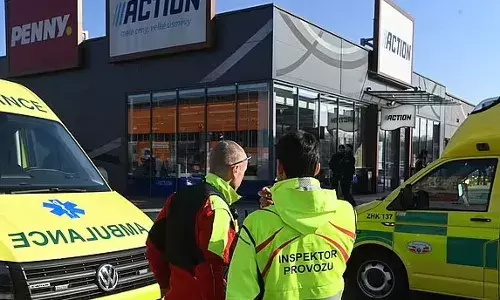 ഷോപ്പിംഗ് സെന്ററില്‍ രണ്ട് സ്ത്രീകളെ കുത്തിക്കൊന്ന 16-കാരന്‍ അറസ്റ്റില്‍; മരിച്ച രണ്ടുപേരും ഷോപ്പിംഗ് സെന്ററില്‍ സെയില്‍സ് വുമണ്‍മാര്‍