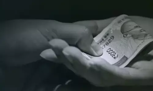 ആദ്യ 25000 കൈക്കൂലി; ആദ്യ ഗഡു വാങ്ങിക്കുമ്പോള്‍ പിടിയിലായി; കൊമേഴ്ഷ്യല്‍ ടാക്‌സ് ഓഫീസര്‍ക്ക് മൂന്ന് വര്‍ഷം കഠിനതടവ്