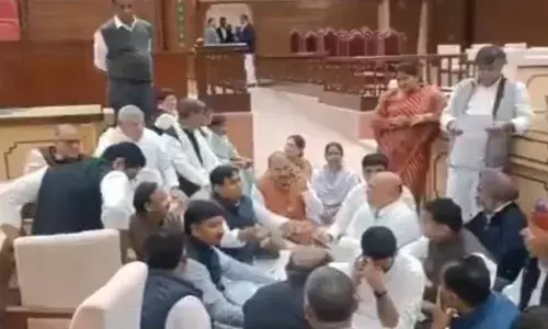 മന്ത്രി ഇന്ദിരാഗാന്ധിയെ വിശേഷിപ്പിച്ചത് നിങ്ങളുടെ മുത്തശ്ശി എന്ന്; ബജറ്റ് സമ്മേളനത്തിനിടെ ബഹളം; രാജസ്ഥാന്‍ നിയമസഭയില്‍ ആറ് കോണ്‍ഗ്രസ് എം.എല്‍.എമാരെ സസ്പെന്‍ഡ് ചെയ്തു; സഭയ്ക്കുള്ളില്‍ താമസിക്കാന്‍ എം.എല്‍.എമാര്‍