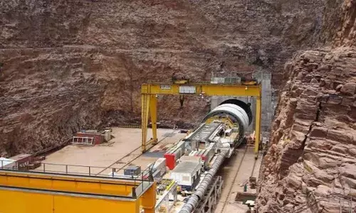 തെലങ്കാനയില്‍ അണക്കെട്ടിന് പിന്നിലെ നിര്‍മ്മാണത്തിലിരുന്ന തുരങ്കം തകര്‍ന്നു; എട്ടുതൊഴിലാളികള്‍ ഉള്ളില്‍ കുടുങ്ങിയതായി സംശയം; നിരവധി പേരെ രക്ഷപ്പെടുത്തി; രക്ഷാദൗത്യം ആരംഭിച്ചു; ഉള്ളില്‍ കുടുങ്ങിയവരുമായി ബന്ധപ്പെടാന്‍ ഇനിയും സാധിച്ചില്ല