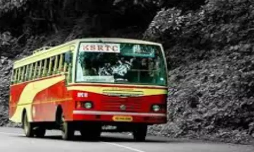 സ്കൂട്ടര്‍ യാത്രികനെ ഇടിച്ചിട്ട് നിര്‍ത്താതെ പോയി; സിസിടിവി യിൽ കുടുങ്ങി; കെഎസ്ആര്‍ടിസി ബസിനെ കസ്റ്റ‍ിയിലെടുത്ത് പോലീസ്; മലപ്പുറത്ത് നടന്നത്