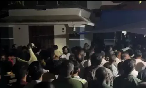 വീടിന് തീപിടിച്ച് വയോധിക മരിച്ചു; സംഭവം കോഴിക്കോട്; തീ ആളിപടരുന്നത് കണ്ടത് സമീപവാസികള്‍; ഫയര്‍ഫോഴ്‌സും പൊലീസും സംഭവ സ്ഥലത്ത് എത്തി