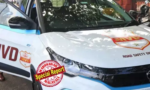 വാളയാറിലെ ഉദ്യോഗസ്ഥന്‍ ചോദിച്ചത് നിങ്ങള്‍ക്ക് തരാനുള്ള തുക കൃത്യം തരുന്നില്ലേ, പിന്നെ എന്തിനാണ് ഇങ്ങനെ ബുദ്ധിമുട്ടിക്കുന്നത്? എന്ന്;   കൈക്കൂലിക്കേസില്‍ എറണാകുളം ആര്‍ടിഒ കുടുങ്ങിയതോടെ അന്വേഷണം വ്യാപിപ്പിച്ച് വിജിലന്‍സ്;  മൂന്ന് ജില്ലകളിലെ എംവിഡി ഉദ്യോഗസ്ഥരുടെ വീട്ടില്‍ പരിശോധന