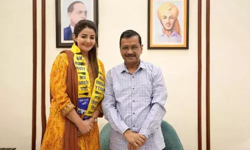 പഞ്ചാബി നടി സോണിയ മാന്‍ ആം ആദ്മി പാര്‍ട്ടിയില്‍ ചേര്‍ന്നു; കെജ്രിവാളുമായി നടത്തിയ കൂടിക്കാഴ്ച്ചക്ക് ശേഷം അംഗത്വം സ്വീകരിച്ചു