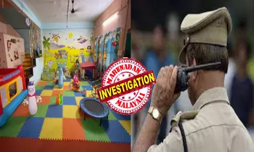 അംഗന്‍വാടിയിൽ കുട്ടികൾ ഓടിയെത്തി; കുഞ്ഞുങ്ങൾക്ക് നൽകാൻ വെച്ചിരുന്ന പാലും ബിസ്കറ്റും ഒന്നും കാണാനില്ല; ടീച്ചറും ഹെൽപ്പറും തമ്മില്‍ തർക്കം; കഴുത്തിൽ കിടന്ന മാല വലിച്ചുപൊട്ടിച്ച് അടി; ബഹളം കേട്ട് നാട്ടുകാർ ഓടിയെത്തി; കുട്ടികള്‍ പേടിച്ച് നിലവിളിച്ചു; പോലീസെത്തിയപ്പോൾ സംഭവിച്ചത്!