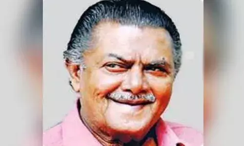 പാട്ടുകാരനായിവന്ന് പിന്നീട് അരങ്ങിലെത്തിയ നടന്‍; നാടക സംവിധായകന്‍, രചയിതാവ് എന്നീ നിലകളില്‍ ശ്രദ്ധേയനായ വ്യക്തി: അന്തരിച്ച നാടക-സിനിമാ നടന്‍ എ.പി. ഉമ്മറിന് ആദരാഞ്ജലികള്‍