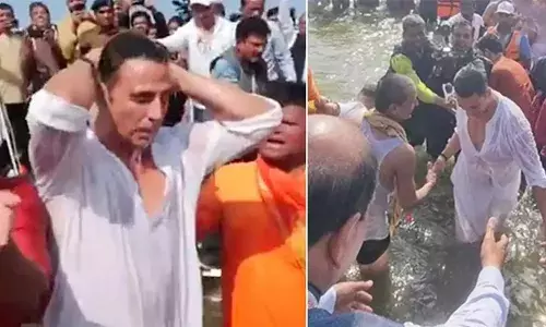 ഇവിടെ ഇത്രയും നല്ല സൗകര്യങ്ങള്‍ ഒരുക്കിയതിന് മുഖ്യമന്ത്രി യോഗി ജിക്ക് നന്ദി; ഈ വിശുദ്ധസംഗമത്തില്‍ തനിക്ക് ഏറെ വിശ്വാസമുണ്ട്; ത്രിവേണി സംഗമത്തില്‍ പുണ്യസ്‌നാനം ചെയ്ത് അക്ഷയ് കുമാര്‍