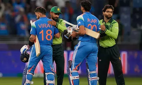 ബാബര്‍ അസം വലിയ ഫ്രോഡെന്ന് അക്തര്‍;  ഇന്ത്യക്കെതിരെ ഒരു മാന്‍ ഓഫ് ദ് മാച്ചെങ്കിലുമുണ്ടോയെന്ന് ഹഫീസ്;  പി.ആര്‍. ടീമിന്റെ പിടിയില്‍ നിന്ന് പുറത്തുവരു;  ഈ തട്ടിക്കൂട്ട് ടീം എവിടെയും എത്തില്ലെന്ന് ഉറപ്പായിരുന്നു;  ഇന്ത്യക്കെതിരായ തോല്‍വിക്ക് പിന്നാലെ പാക്ക് ടീമിനെയും പിസിബിയെയും വിമര്‍ശിച്ച് മുന്‍ താരങ്ങള്‍